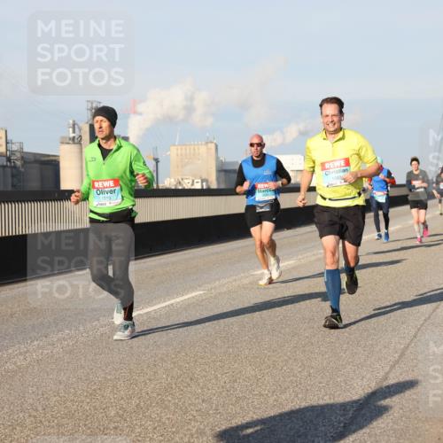03.10.2025 - Köhlbrandbrückenlauf Lena Gebhardt http://msf.ph/oto/9112588 03.10.2025 09:42:29 Position 2 1010, 1083 meine-sportfotos.de