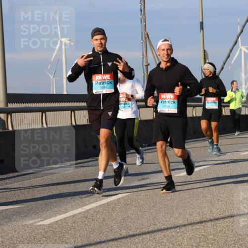 03.10.2025 - Köhlbrandbrückenlauf Strokosch-Dieckow http://msf.ph/oto/9112597 03.10.2025 09:46:05 Position 2 1886, 1742, 1764 meine-sportfotos.de