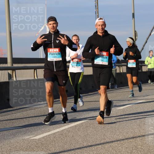 03.10.2025 - Köhlbrandbrückenlauf Strokosch-Dieckow http://msf.ph/oto/9112616 03.10.2025 09:46:05 Position 2 1886, 1742, 1764 meine-sportfotos.de