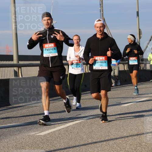 03.10.2025 - Köhlbrandbrückenlauf Strokosch-Dieckow http://msf.ph/oto/9112626 03.10.2025 09:46:05 Position 2 1886, 1764, 1742 meine-sportfotos.de