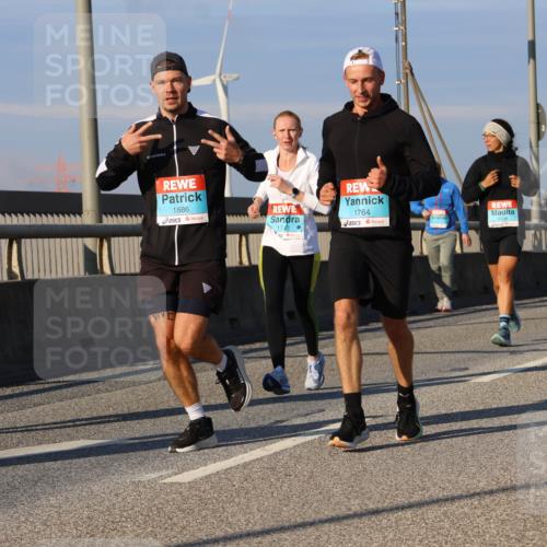 03.10.2025 - Köhlbrandbrückenlauf Strokosch-Dieckow http://msf.ph/oto/9112637 03.10.2025 09:46:05 Position 2 1886, 1742, 1764, 1338 meine-sportfotos.de