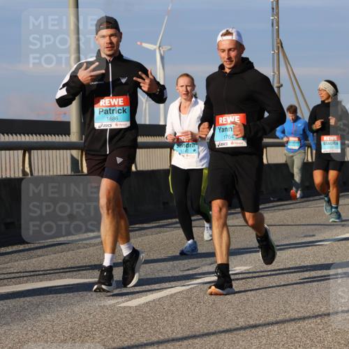 03.10.2025 - Köhlbrandbrückenlauf Strokosch-Dieckow http://msf.ph/oto/9112645 03.10.2025 09:46:06 Position 2 1886, 1742, 1764 meine-sportfotos.de