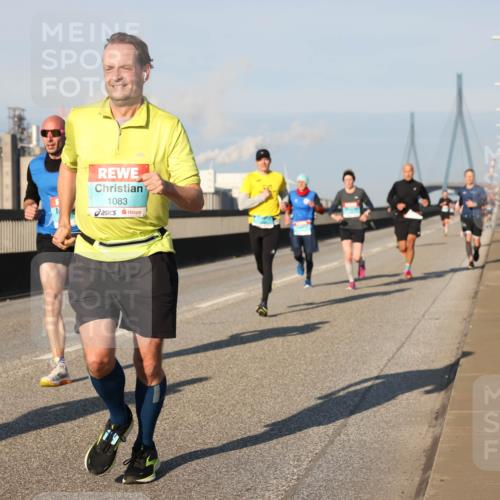 03.10.2025 - Köhlbrandbrückenlauf Lena Gebhardt http://msf.ph/oto/9112651 03.10.2025 09:42:30 Position 2 1083 meine-sportfotos.de