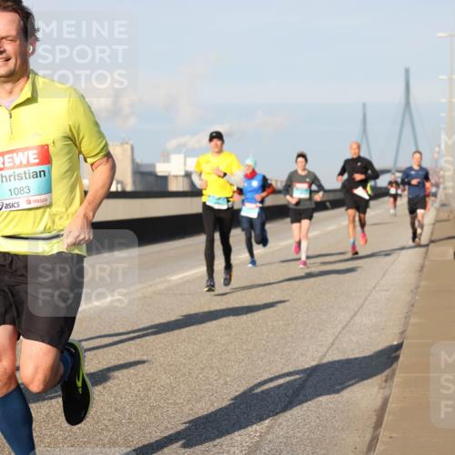 03.10.2025 - Köhlbrandbrückenlauf Lena Gebhardt http://msf.ph/oto/9112661 03.10.2025 09:42:31 Position 2 1083 meine-sportfotos.de