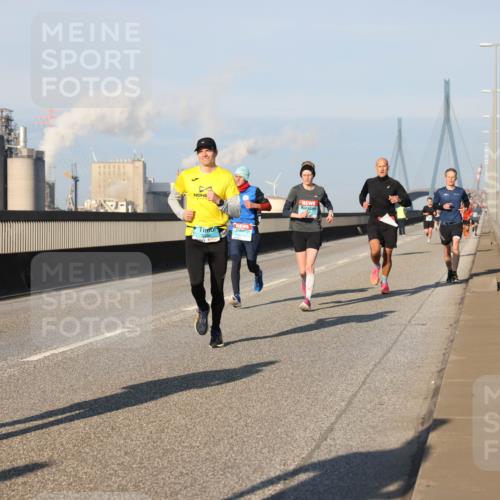 03.10.2025 - Köhlbrandbrückenlauf Lena Gebhardt http://msf.ph/oto/9112681 03.10.2025 09:42:31 Position 2 3332 meine-sportfotos.de