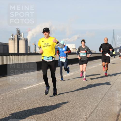03.10.2025 - Köhlbrandbrückenlauf Lena Gebhardt http://msf.ph/oto/9112739 03.10.2025 09:42:32 Position 2 3332 meine-sportfotos.de