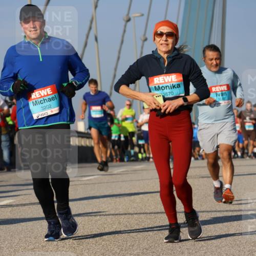 03.10.2025 - Köhlbrandbrückenlauf Strokosch-Dieckow http://msf.ph/oto/9112791 03.10.2025 09:46:22 Position 2 1435, 3202, 1670, 3, 42 meine-sportfotos.de