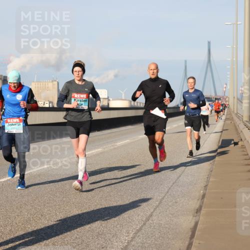 03.10.2025 - Köhlbrandbrückenlauf Lena Gebhardt http://msf.ph/oto/9112793 03.10.2025 09:42:33 Position 2 2955 meine-sportfotos.de