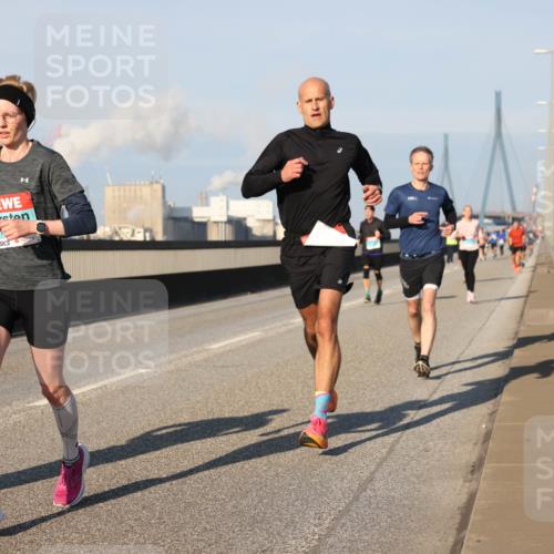 03.10.2025 - Köhlbrandbrückenlauf Lena Gebhardt http://msf.ph/oto/9112840 03.10.2025 09:42:34 Position 2  meine-sportfotos.de