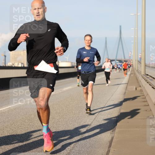 03.10.2025 - Köhlbrandbrückenlauf Lena Gebhardt http://msf.ph/oto/9112881 03.10.2025 09:42:35 Position 2  meine-sportfotos.de