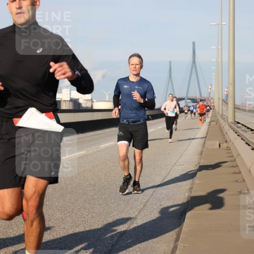 03.10.2025 - Köhlbrandbrückenlauf Lena Gebhardt http://msf.ph/oto/9112891 03.10.2025 09:42:35 Position 2  meine-sportfotos.de