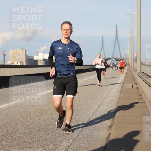 03.10.2025 - Köhlbrandbrückenlauf Lena Gebhardt http://msf.ph/oto/9112923 03.10.2025 09:42:36 Position 2  meine-sportfotos.de
