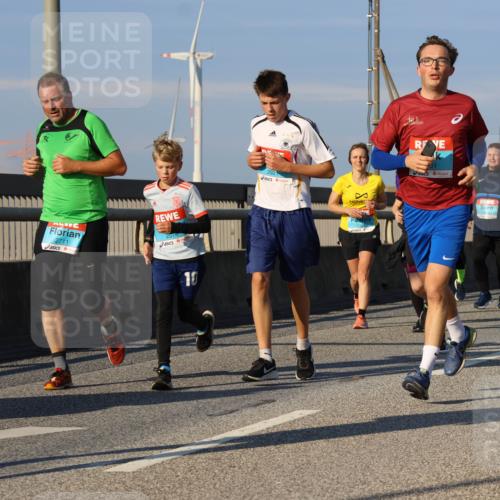03.10.2025 - Köhlbrandbrückenlauf Strokosch-Dieckow http://msf.ph/oto/9112924 03.10.2025 09:46:41 Position 2 2881, 2711, 2074, 10, 292, 278 meine-sportfotos.de