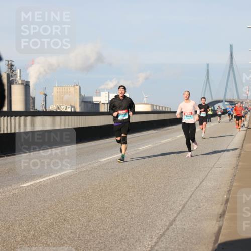 03.10.2025 - Köhlbrandbrückenlauf Lena Gebhardt http://msf.ph/oto/9112985 03.10.2025 09:42:37 Position 2  meine-sportfotos.de