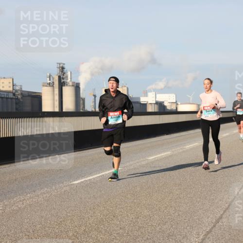 03.10.2025 - Köhlbrandbrückenlauf Lena Gebhardt http://msf.ph/oto/9113031 03.10.2025 09:42:38 Position 2  meine-sportfotos.de