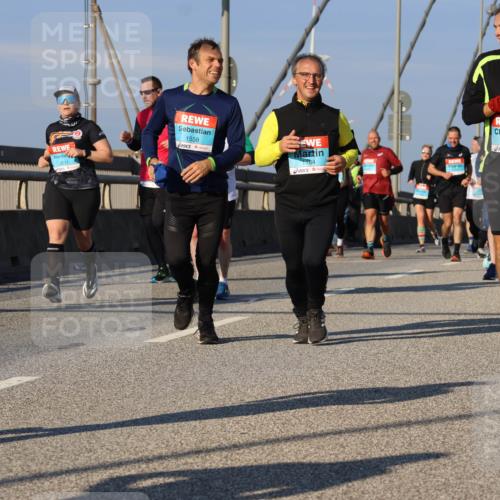 03.10.2025 - Köhlbrandbrückenlauf Strokosch-Dieckow http://msf.ph/oto/9113061 03.10.2025 09:47:01 Position 2 1583, 3011, 1558, 1464, 1201 meine-sportfotos.de