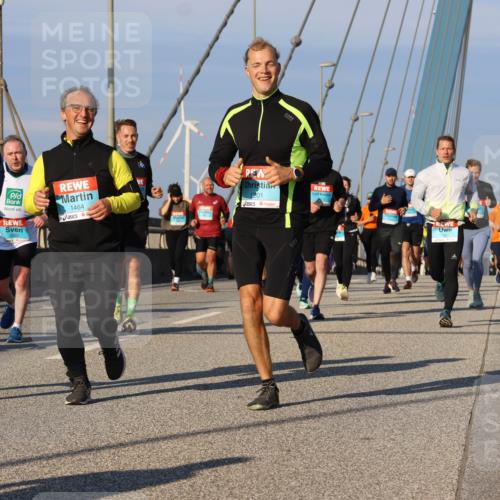 03.10.2025 - Köhlbrandbrückenlauf Strokosch-Dieckow http://msf.ph/oto/9113070 03.10.2025 09:47:02 Position 2 1558, 1522, 1464, 1201 meine-sportfotos.de