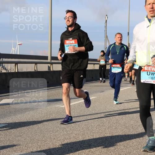 03.10.2025 - Köhlbrandbrückenlauf Strokosch-Dieckow http://msf.ph/oto/9113131 03.10.2025 09:47:07 Position 2 1805, 1367, 6, 3711 meine-sportfotos.de