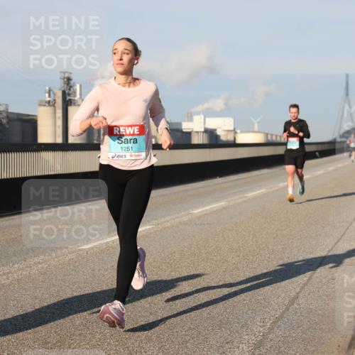 03.10.2025 - Köhlbrandbrückenlauf Lena Gebhardt http://msf.ph/oto/9113156 03.10.2025 09:42:40 Position 2 1251 meine-sportfotos.de