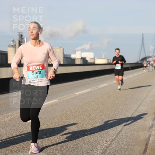 03.10.2025 - Köhlbrandbrückenlauf Lena Gebhardt http://msf.ph/oto/9113168 03.10.2025 09:42:41 Position 2 1251 meine-sportfotos.de