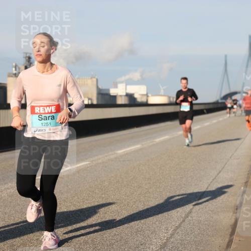 03.10.2025 - Köhlbrandbrückenlauf Lena Gebhardt http://msf.ph/oto/9113179 03.10.2025 09:42:41 Position 2 1251 meine-sportfotos.de