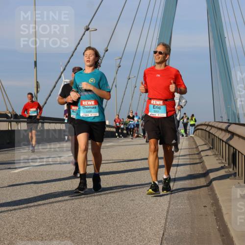03.10.2025 - Köhlbrandbrückenlauf Strokosch-Dieckow http://msf.ph/oto/9113252 03.10.2025 09:47:18 Position 2 3321, 3200, 3201 meine-sportfotos.de