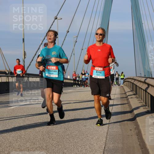 03.10.2025 - Köhlbrandbrückenlauf Strokosch-Dieckow http://msf.ph/oto/9113266 03.10.2025 09:47:19 Position 2 3321, 3200, 3201 meine-sportfotos.de