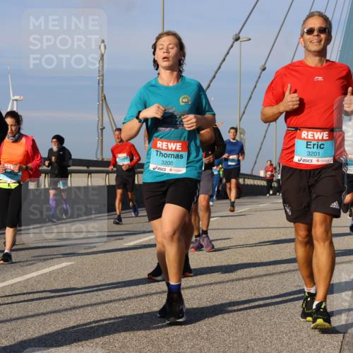 03.10.2025 - Köhlbrandbrückenlauf Strokosch-Dieckow http://msf.ph/oto/9113283 03.10.2025 09:47:19 Position 2 3321, 3200, 1000000, 3201 meine-sportfotos.de
