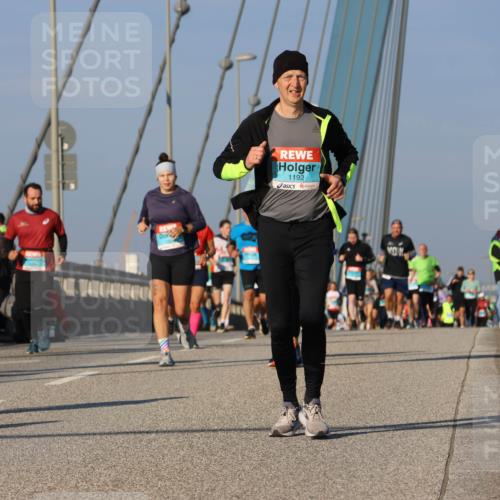 03.10.2025 - Köhlbrandbrückenlauf Strokosch-Dieckow http://msf.ph/oto/9113370 03.10.2025 09:47:34 Position 2 3210, 1192 meine-sportfotos.de
