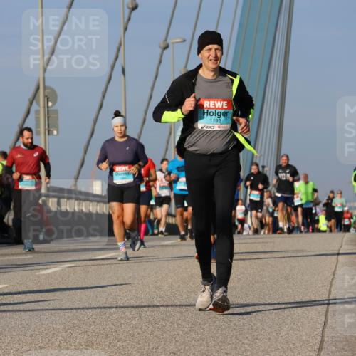 03.10.2025 - Köhlbrandbrückenlauf Strokosch-Dieckow http://msf.ph/oto/9113374 03.10.2025 09:47:34 Position 2 1001, 1192 meine-sportfotos.de