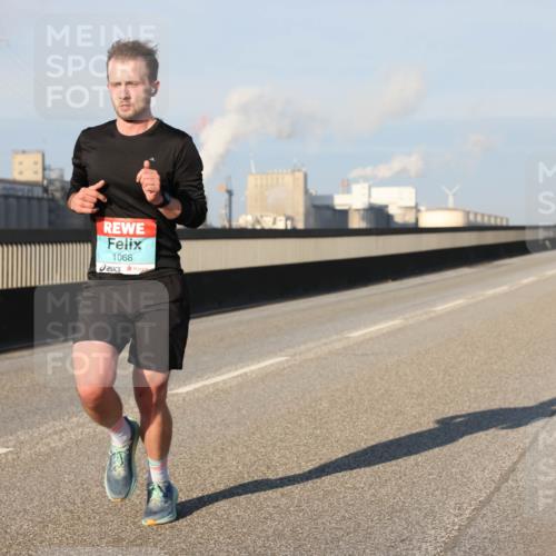 03.10.2025 - Köhlbrandbrückenlauf Lena Gebhardt http://msf.ph/oto/9113382 03.10.2025 09:42:44 Position 2 1068 meine-sportfotos.de