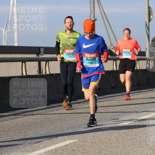 03.10.2025 - Köhlbrandbrückenlauf Strokosch-Dieckow http://msf.ph/oto/9113388 03.10.2025 09:47:36 Position 2 1520, 2996, 3210 meine-sportfotos.de