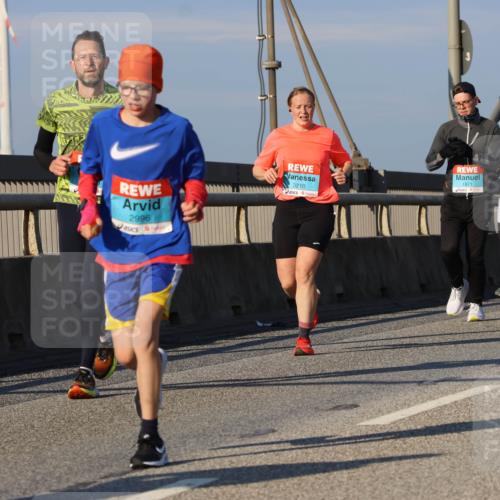 03.10.2025 - Köhlbrandbrückenlauf Strokosch-Dieckow http://msf.ph/oto/9113394 03.10.2025 09:47:36 Position 2 2996, 3210, 1871 meine-sportfotos.de