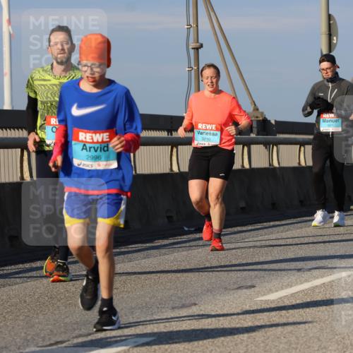 03.10.2025 - Köhlbrandbrückenlauf Strokosch-Dieckow http://msf.ph/oto/9113399 03.10.2025 09:47:36 Position 2 1871, 2996, 3210, 140 meine-sportfotos.de