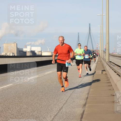03.10.2025 - Köhlbrandbrückenlauf Lena Gebhardt http://msf.ph/oto/9113403 03.10.2025 09:42:46 Position 2  meine-sportfotos.de
