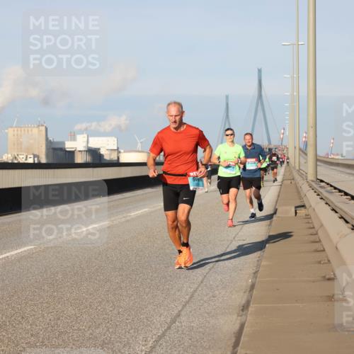 03.10.2025 - Köhlbrandbrückenlauf Lena Gebhardt http://msf.ph/oto/9113414 03.10.2025 09:42:46 Position 2  meine-sportfotos.de