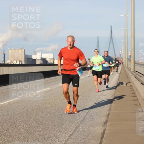 03.10.2025 - Köhlbrandbrückenlauf Lena Gebhardt http://msf.ph/oto/9113425 03.10.2025 09:42:46 Position 2  meine-sportfotos.de