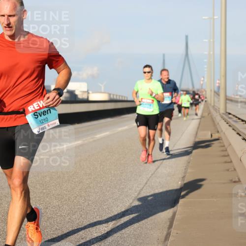 03.10.2025 - Köhlbrandbrückenlauf Lena Gebhardt http://msf.ph/oto/9113502 03.10.2025 09:42:47 Position 2 1210 meine-sportfotos.de