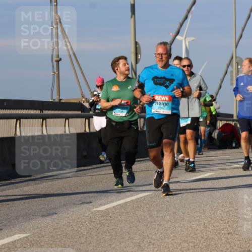 03.10.2025 - Köhlbrandbrückenlauf Strokosch-Dieckow http://msf.ph/oto/9113508 03.10.2025 09:47:47 Position 2 1534, 1642 meine-sportfotos.de