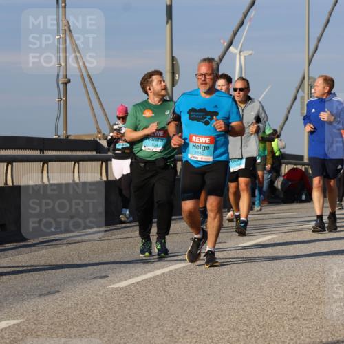 03.10.2025 - Köhlbrandbrückenlauf Strokosch-Dieckow http://msf.ph/oto/9113513 03.10.2025 09:47:47 Position 2 1534, 1642 meine-sportfotos.de