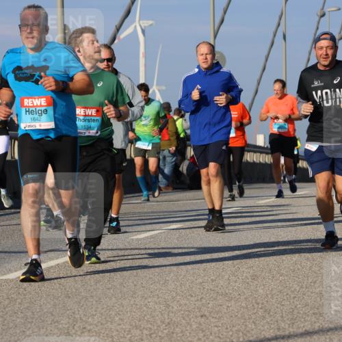 03.10.2025 - Köhlbrandbrückenlauf Strokosch-Dieckow http://msf.ph/oto/9113522 03.10.2025 09:47:48 Position 2 1642, 1534 meine-sportfotos.de