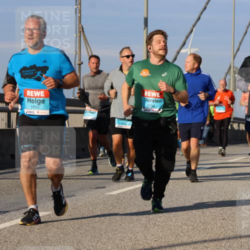 03.10.2025 - Köhlbrandbrückenlauf Strokosch-Dieckow http://msf.ph/oto/9113542 03.10.2025 09:47:49 Position 2 1642, 3392, 1534 meine-sportfotos.de