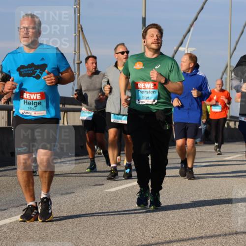03.10.2025 - Köhlbrandbrückenlauf Strokosch-Dieckow http://msf.ph/oto/9113548 03.10.2025 09:47:49 Position 2 1642, 1015, 3392, 1534 meine-sportfotos.de