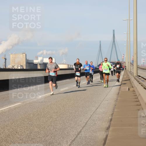 03.10.2025 - Köhlbrandbrückenlauf Lena Gebhardt http://msf.ph/oto/9113688 03.10.2025 09:42:52 Position 2  meine-sportfotos.de