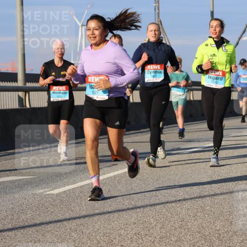 03.10.2025 - Köhlbrandbrückenlauf Strokosch-Dieckow http://msf.ph/oto/9113730 03.10.2025 09:48:13 Position 2 1521, 1272, 1417, 1915, 1418 meine-sportfotos.de