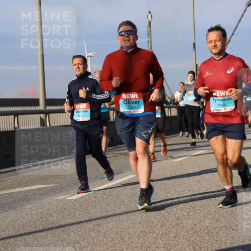 03.10.2025 - Köhlbrandbrückenlauf Strokosch-Dieckow http://msf.ph/oto/9113845 03.10.2025 09:48:28 Position 2 1611, 2150, 1945 meine-sportfotos.de