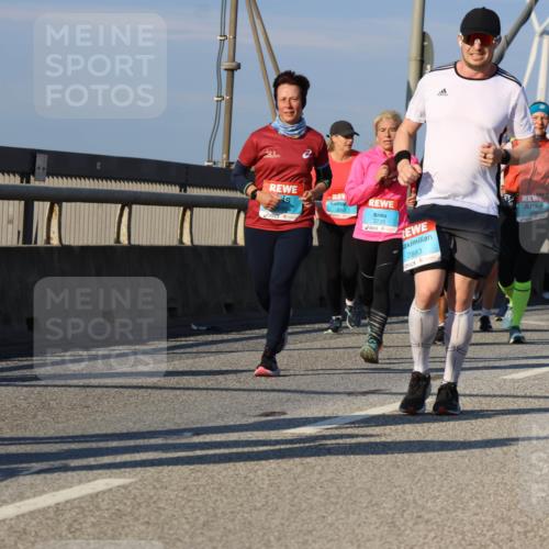 03.10.2025 - Köhlbrandbrückenlauf Strokosch-Dieckow http://msf.ph/oto/9113985 03.10.2025 09:48:41 Position 2 3735, 2883, 08 meine-sportfotos.de