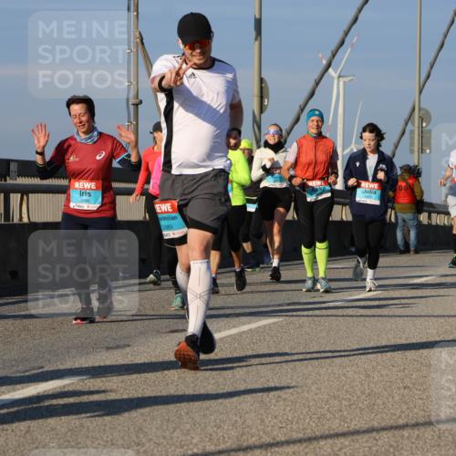 03.10.2025 - Köhlbrandbrückenlauf Strokosch-Dieckow http://msf.ph/oto/9114024 03.10.2025 09:48:42 Position 2 3596, 2883, 08, 1909, 3750 meine-sportfotos.de