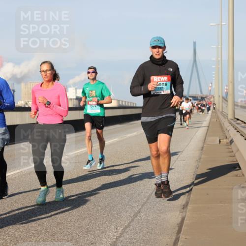 03.10.2025 - Köhlbrandbrückenlauf Lena Gebhardt http://msf.ph/oto/9114033 03.10.2025 09:42:59 Position 2 2801, 2815, 1135 meine-sportfotos.de