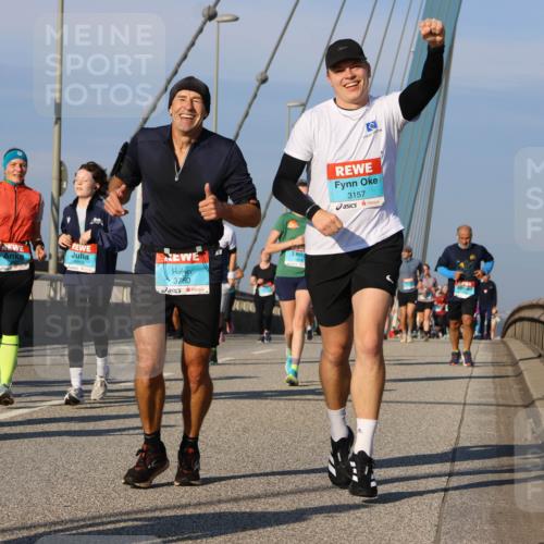 03.10.2025 - Köhlbrandbrückenlauf Strokosch-Dieckow http://msf.ph/oto/9114066 03.10.2025 09:48:45 Position 2 3750, 3157 meine-sportfotos.de